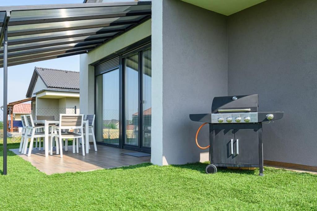 Abg House Ecser Exterior photo